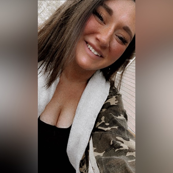 Meet your Posher, Aly - Picture 2 of 2